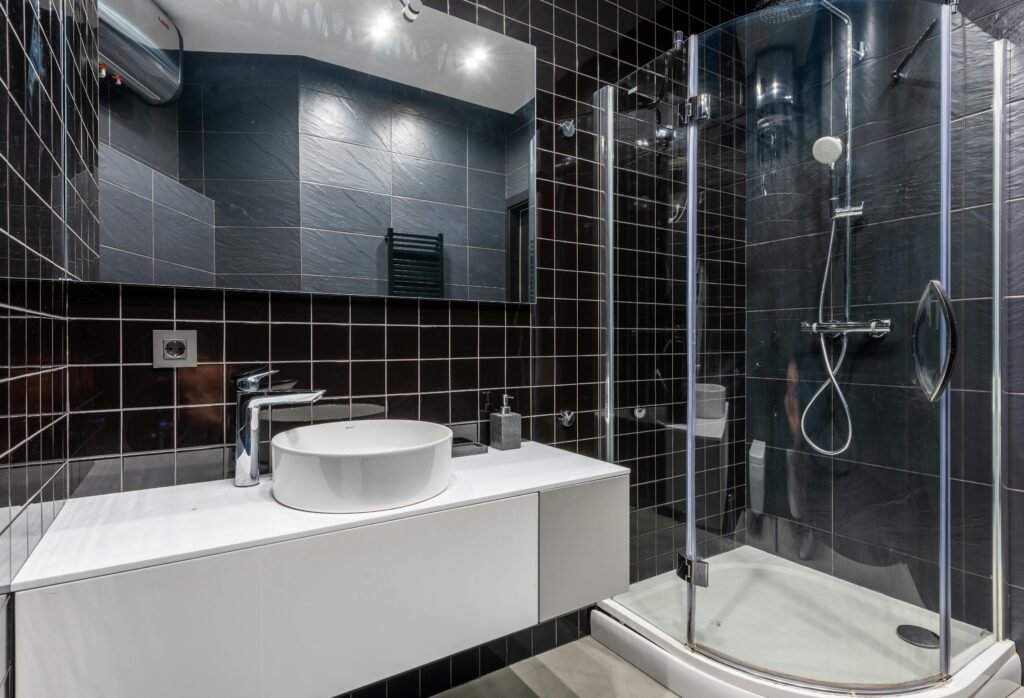 FRAMELESS VS FRAMED BATHROOM MIRRORS