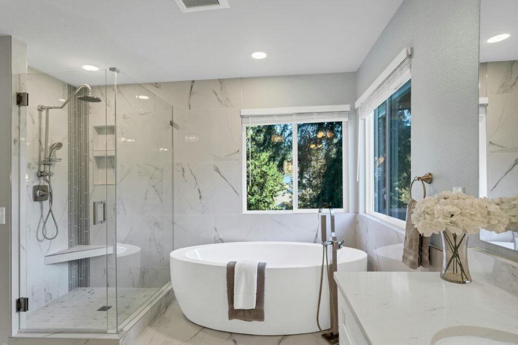 FARMHOUSE BATHROOM DESIGN